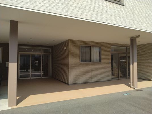 暖かみのあるエントランス