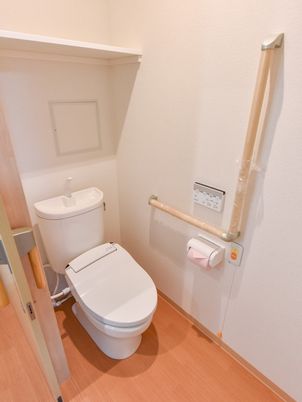 バリアフリー設計のトイレ