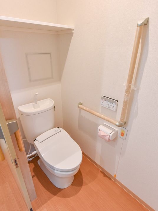 バリアフリー設計のトイレ
