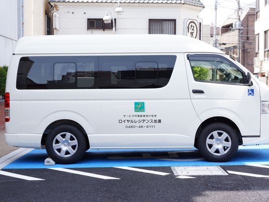 白色のサービス車両
