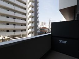 屋外のバルコニー風景