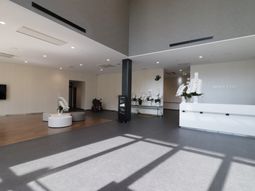 明るいエントランスホール