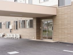 施設の広々としたエントランス