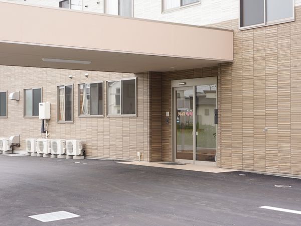施設の広々としたエントランス