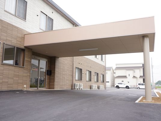 新築そうなエントランス