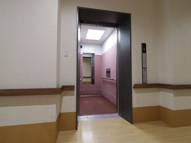 エレベーター前の廊下
