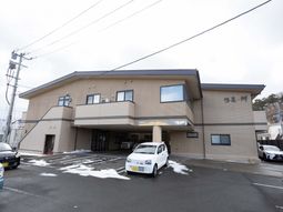 雪が積もる外観