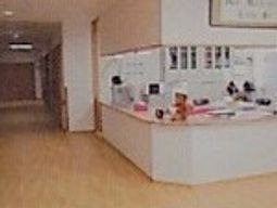 明るい受付カウンター