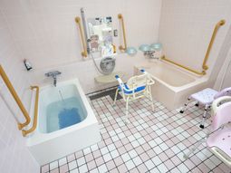 バリアフリーの浴室