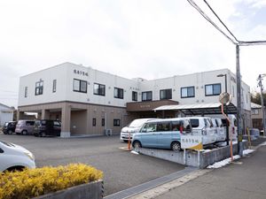 駐車場のある外観