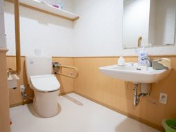 広く使いやすいトイレ