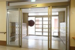 明るい玄関エリア