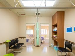 明るい通路の空間