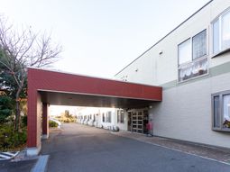 モダンな建物の外観