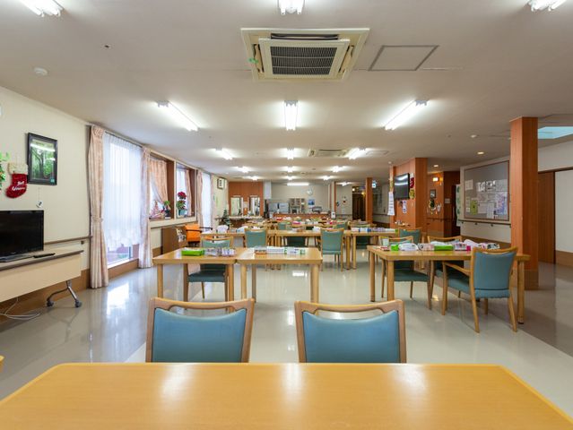 開放的な食堂の風景