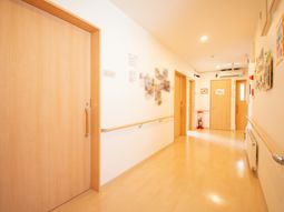 廊下の明るいイメージ