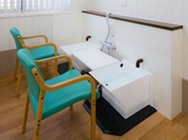 清潔な浴室の洗面台