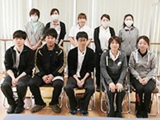 スタッフの集合写真