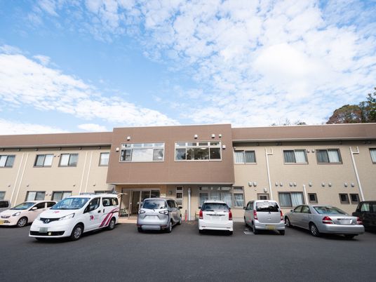 広々とした施設外観