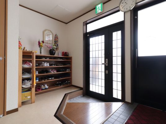 玄関ホールと靴棚