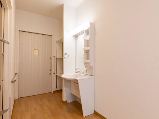 清潔な居室の洗面台