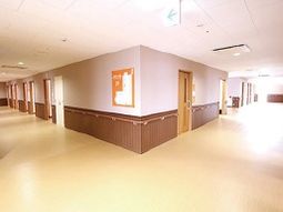 明るい広い廊下