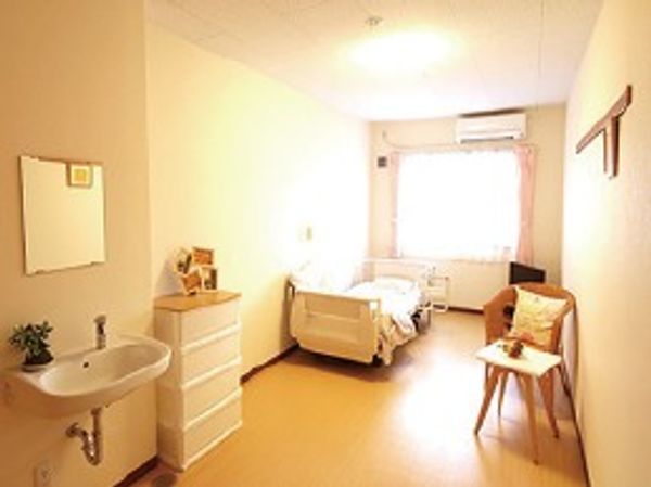 明るい居室の一角
