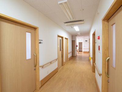 明るく清潔な廊下