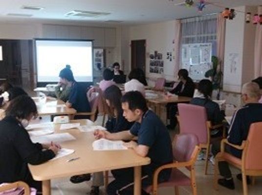 集い身を寛ぐ多目的室