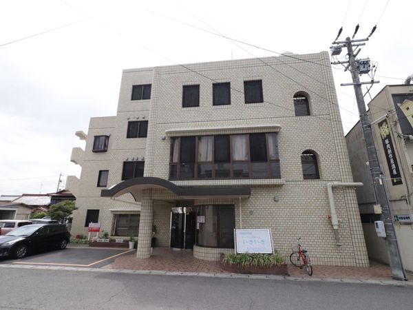 清潔な外観の建物