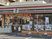 街中の活気ある店舗