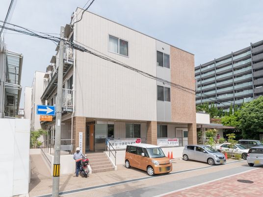 清潔感のある建物入口