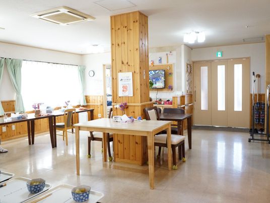 木目調の温もりある食堂
