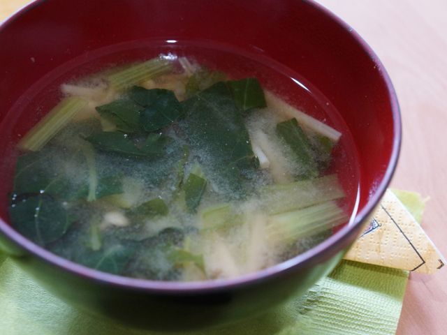 和風の温かみのある料理 食事 栄養バランスを考慮した和風の料理を提供しております。手作りの温かみが感じられる一品です。