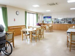 明るい食堂の様子