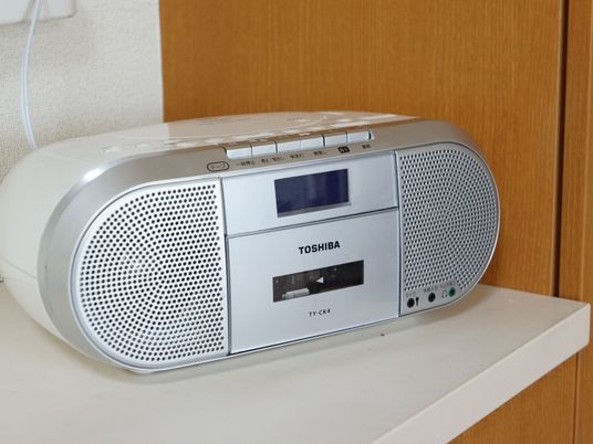 白色のラジオカセット