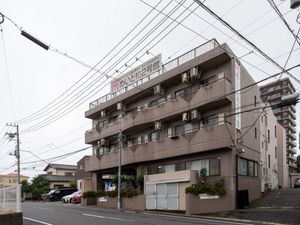 茶色の建物の外観