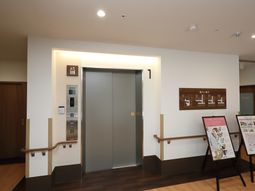 清潔なエレベーターホール