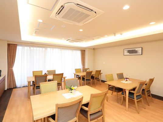 明るい食堂の一角