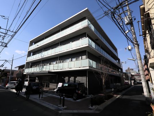 現代的な多階建て建物