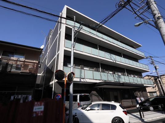 現代的な建物の外観