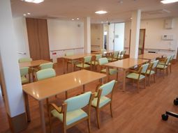 清潔なダイニングルーム