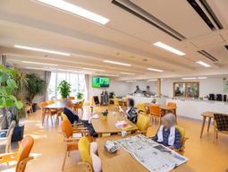 明るいダイニングスペース