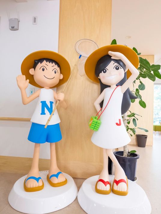 キャラクター像と観葉植物