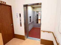 エレベーター前の廊下