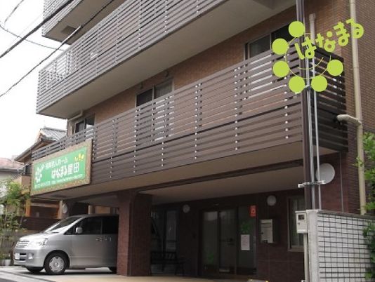 エントランスと看板