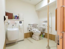 バリアフリーのトイレ設備