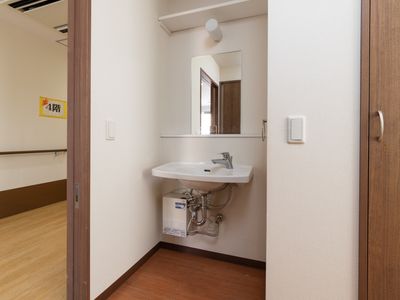 洗面所の清潔な洗面台
