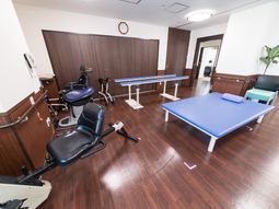 リハビリ用具が整った部屋