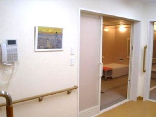 開放的な居室のドア